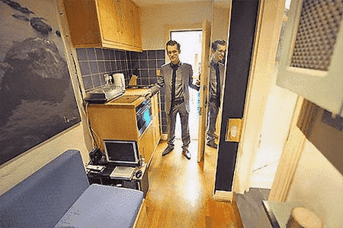 2_londons-smallest-flat