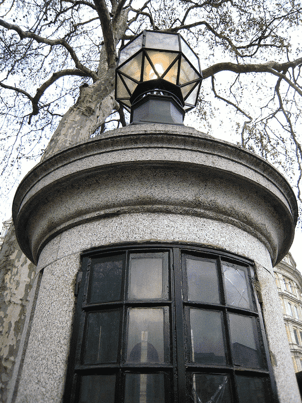5_londons-smallest-police-station