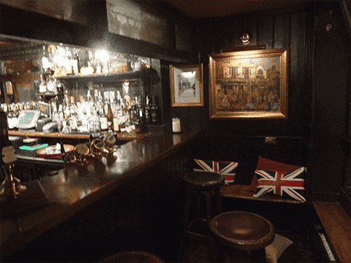 7_londons-smallest-bar